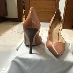 Guess 4” pump. Light pink, leather upper, wood heel. Size 10